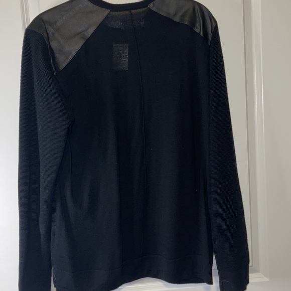 Mens ribbed crew neck sweater with leather details - Picture 8 of 11